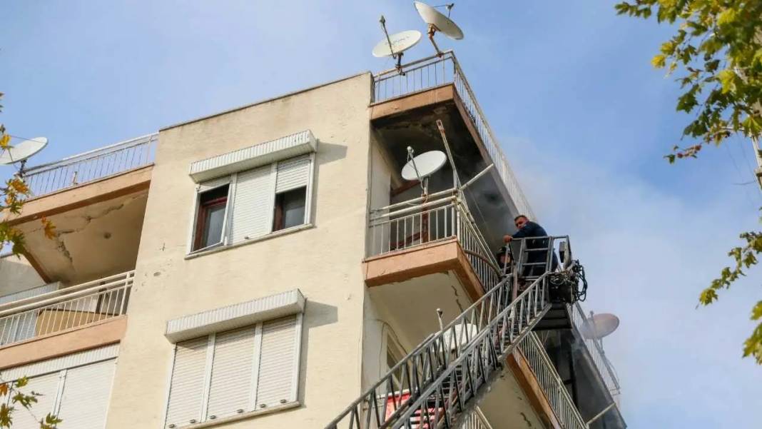 Antalya’da Apartman Dairesi Küle Döndü! Ev Sahibi Gözyaşlarına Boğuldu 1
